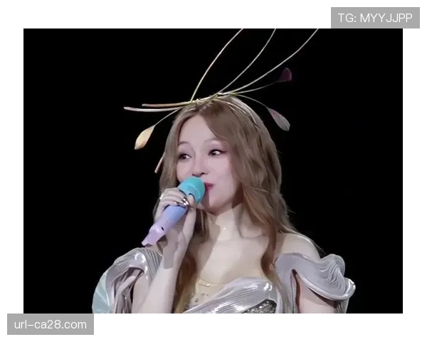 中场表演突发技术故障,歌手清唱引全场大合唱